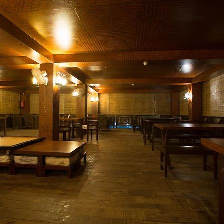 Tsg Aura Hotel Sitapur Luaran gambar