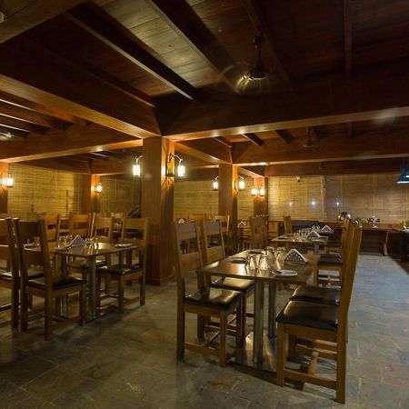 Tsg Aura Hotel Sitapur Luaran gambar