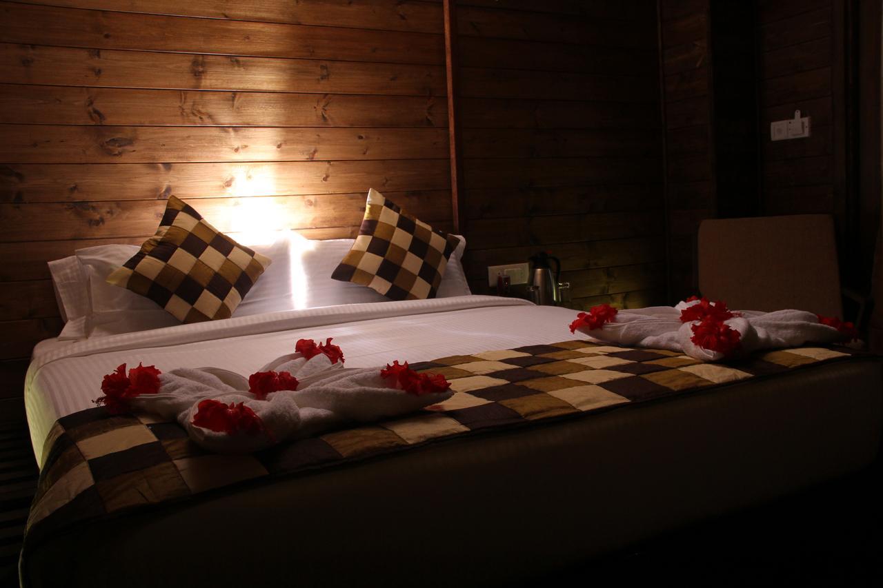 Tsg Aura Hotel Sitapur Luaran gambar