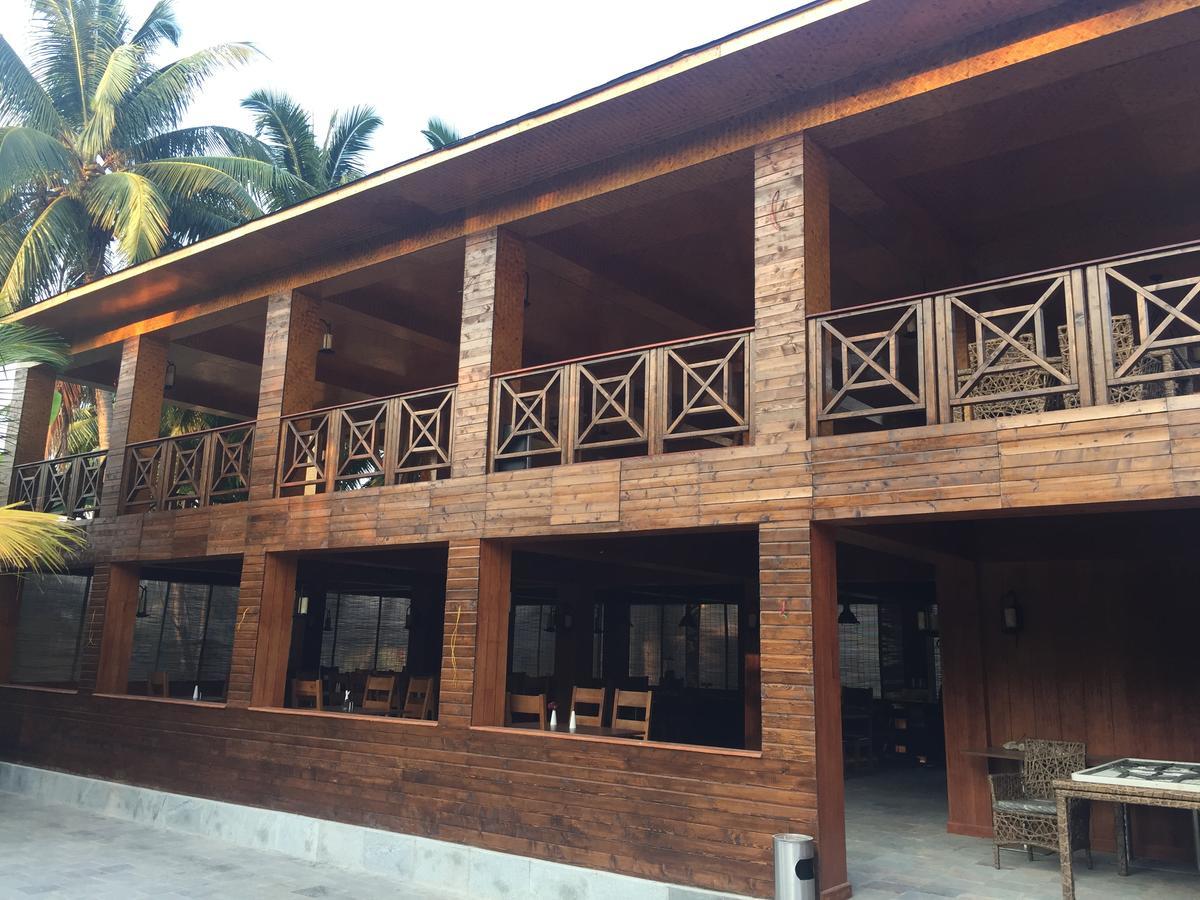 Tsg Aura Hotel Sitapur Luaran gambar