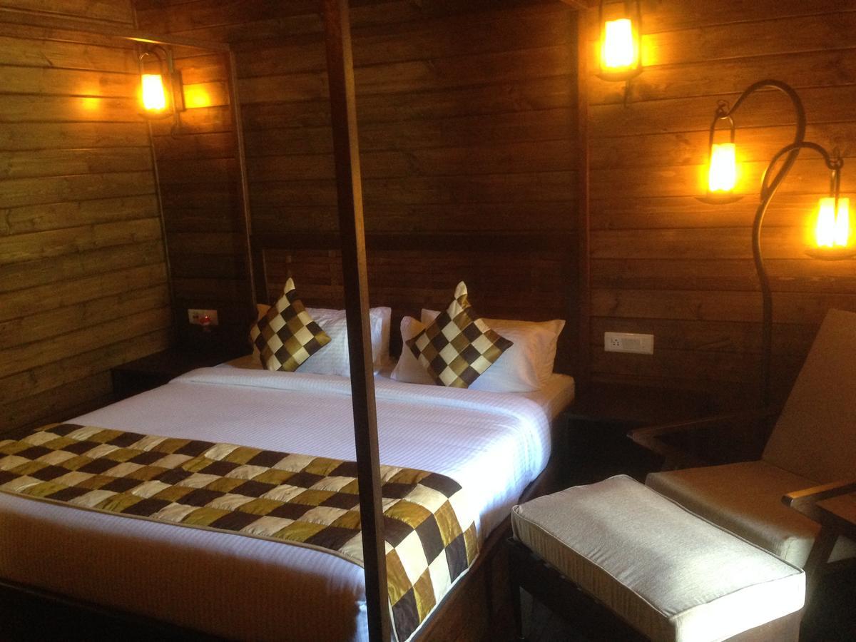 Tsg Aura Hotel Sitapur Luaran gambar