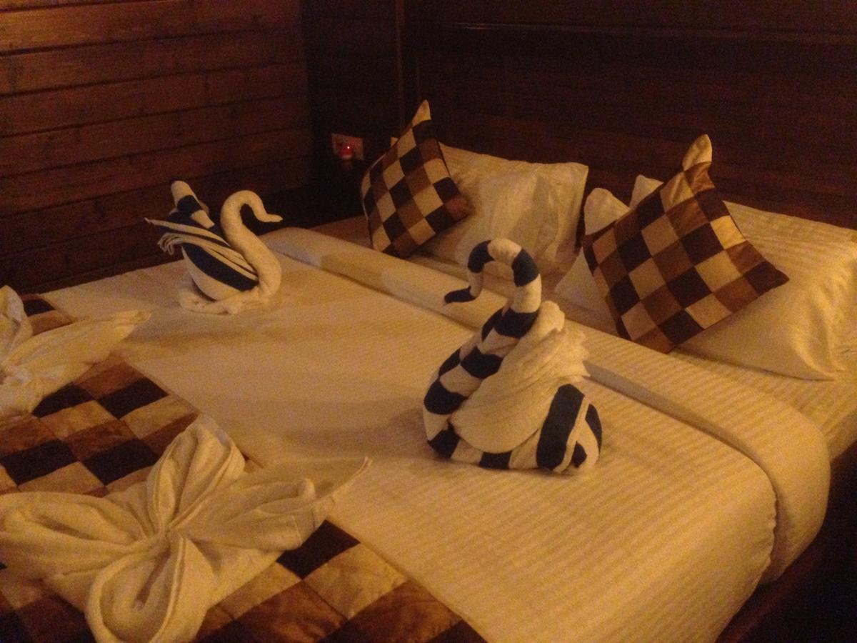 Tsg Aura Hotel Sitapur Luaran gambar