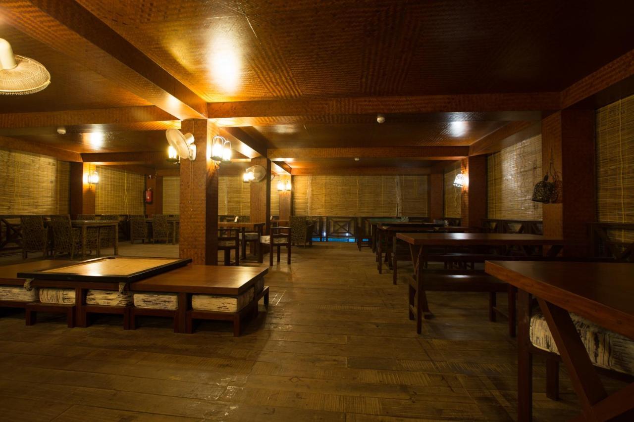 Tsg Aura Hotel Sitapur Luaran gambar
