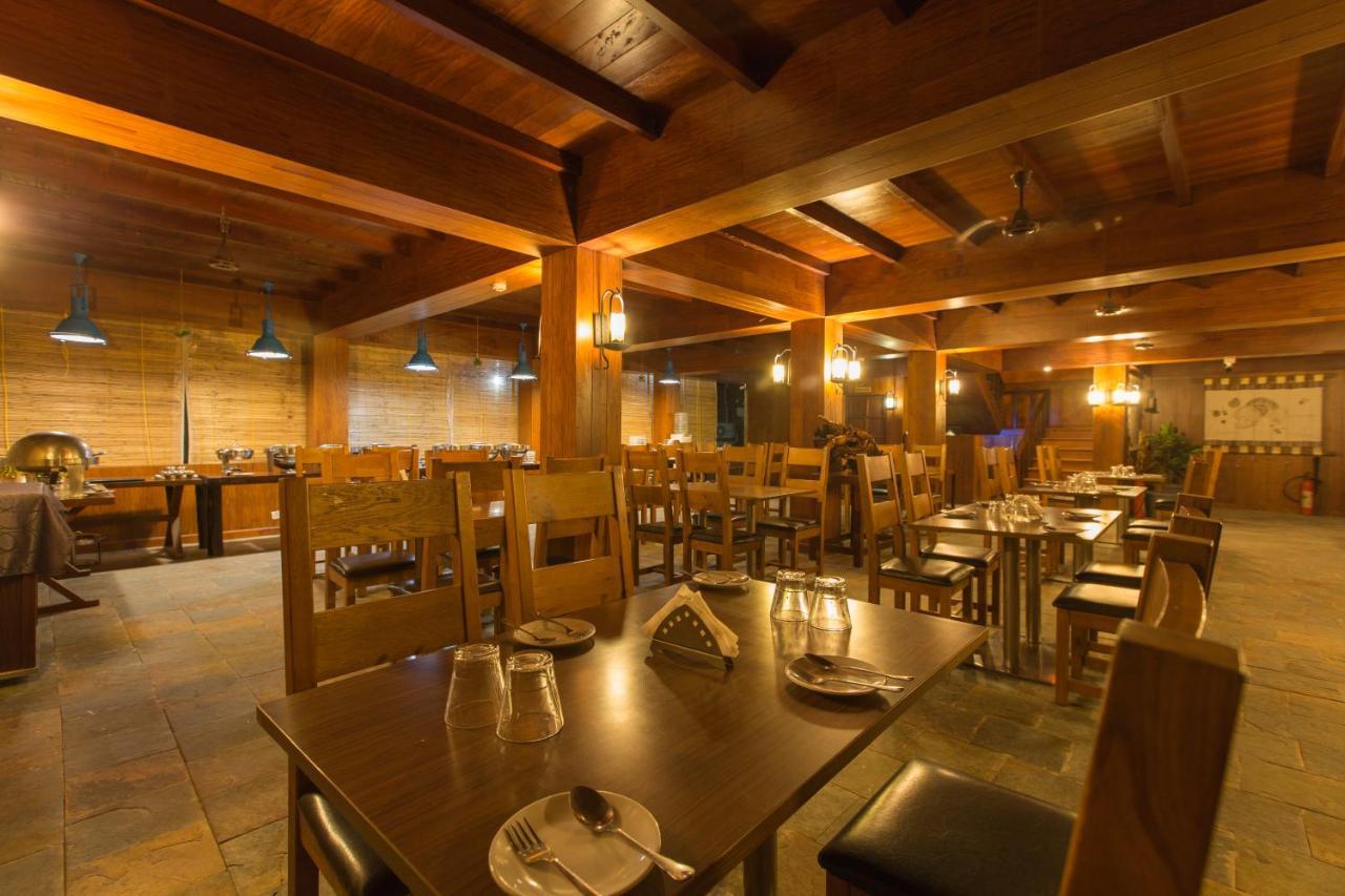 Tsg Aura Hotel Sitapur Luaran gambar
