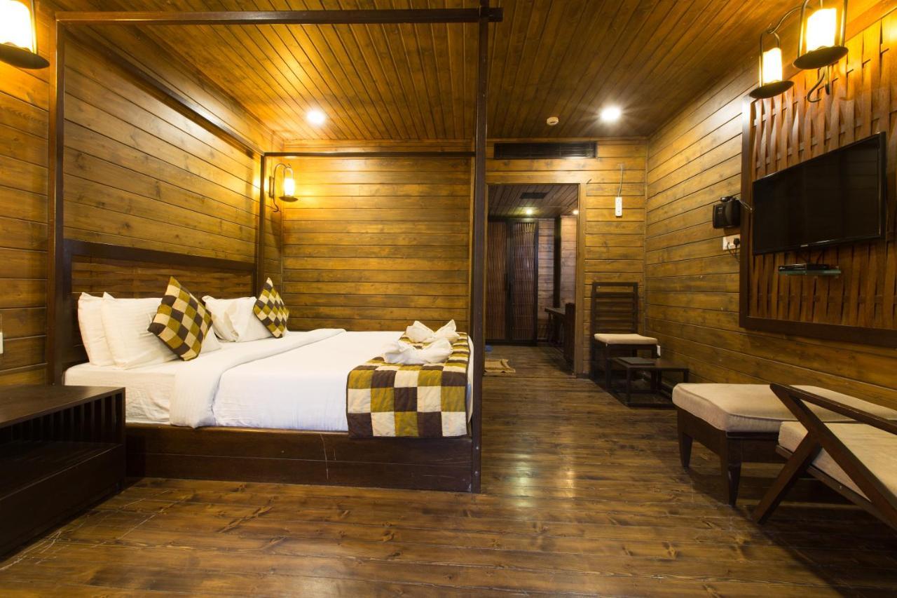 Tsg Aura Hotel Sitapur Luaran gambar