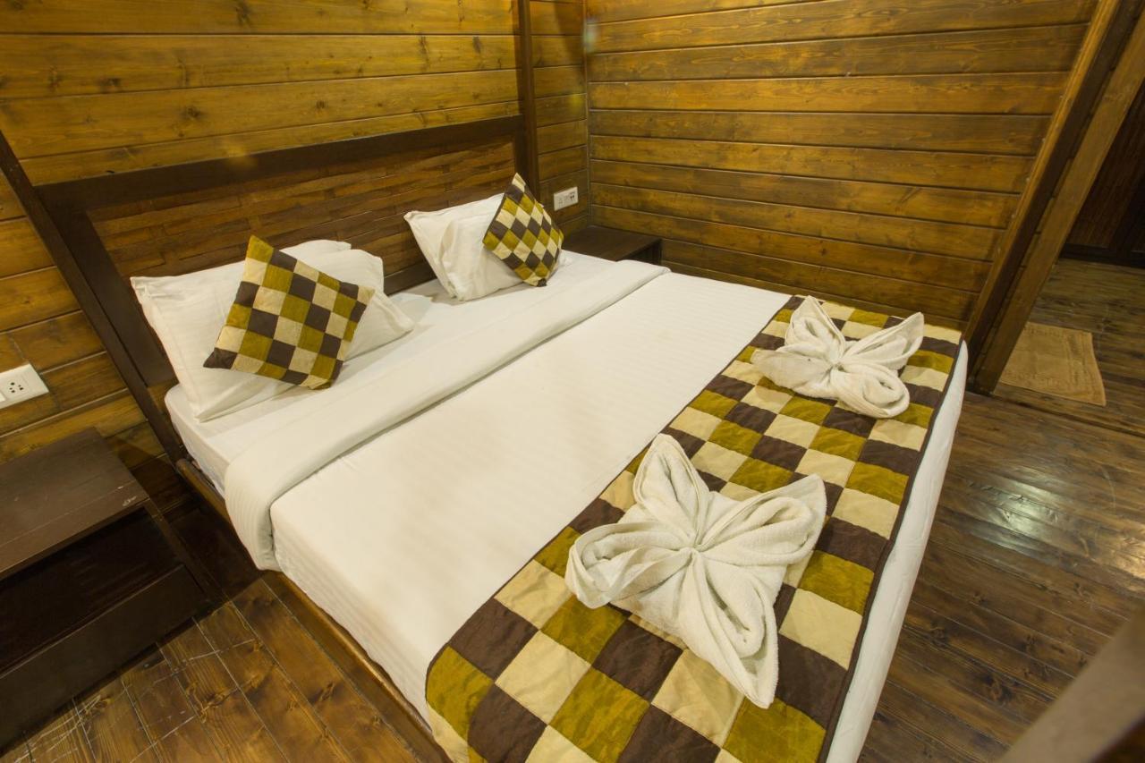 Tsg Aura Hotel Sitapur Luaran gambar