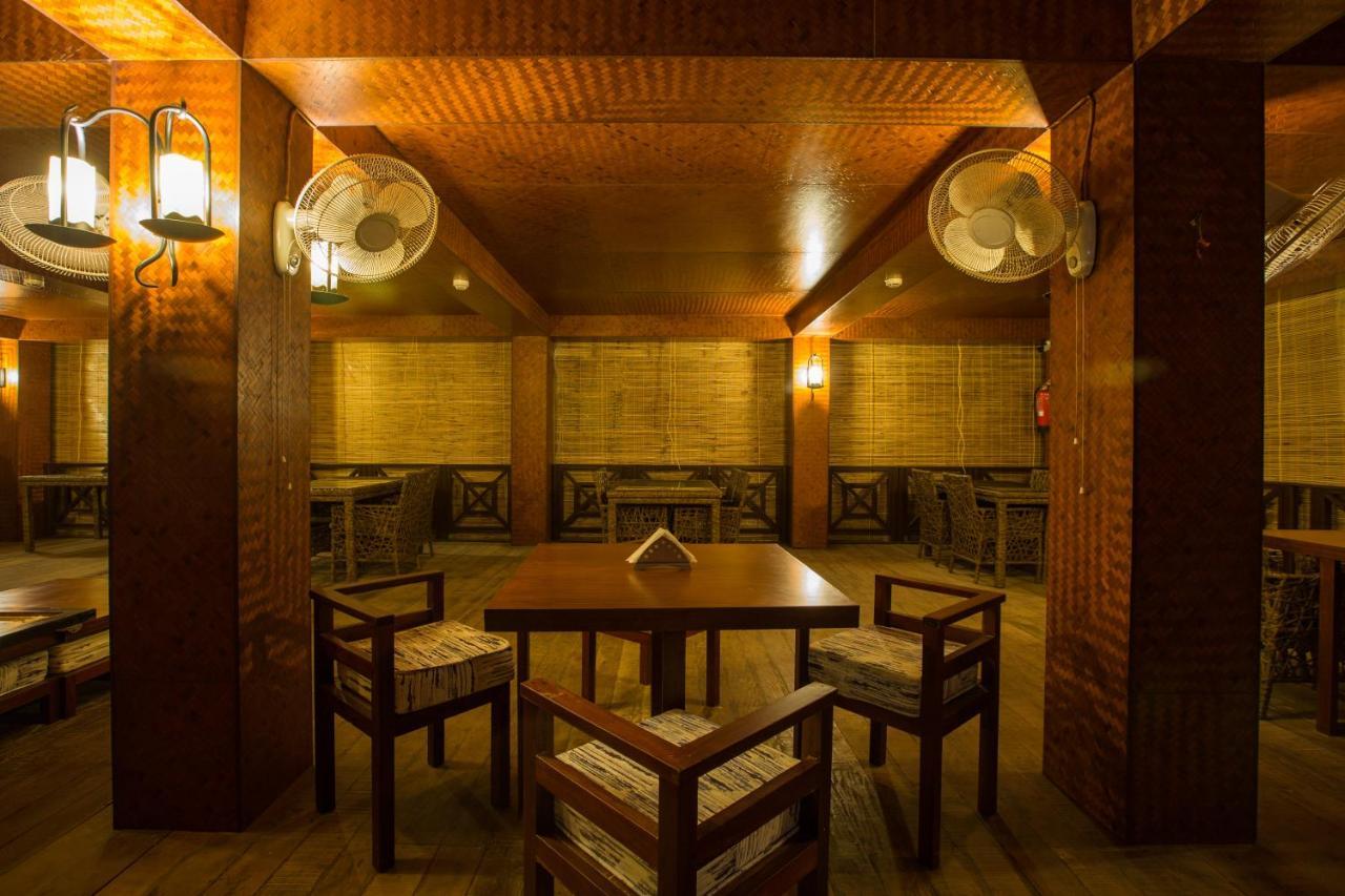 Tsg Aura Hotel Sitapur Luaran gambar