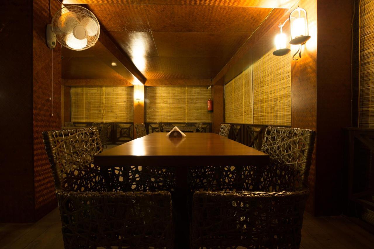 Tsg Aura Hotel Sitapur Luaran gambar