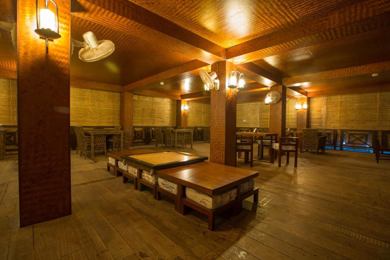 Tsg Aura Hotel Sitapur Luaran gambar
